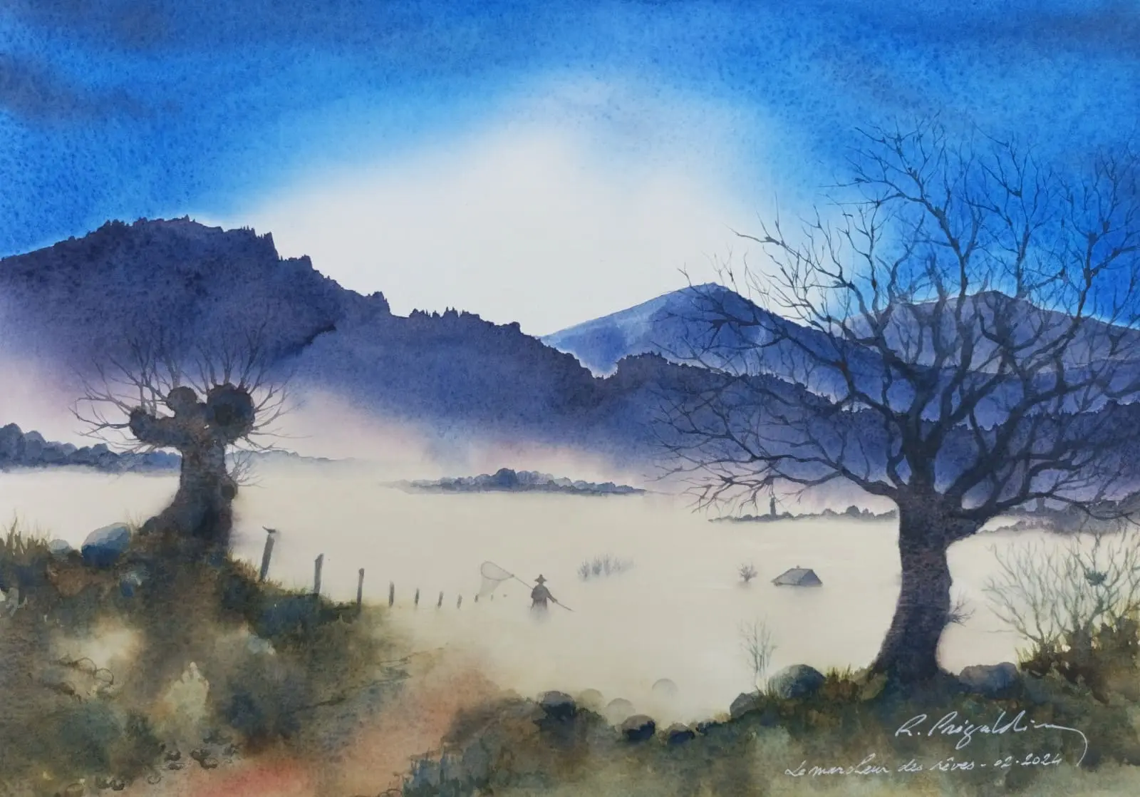 Aquarelle d'un paysage fantastique de montagnes au loin avec une plaine de brume et un personnage qui marche dans la brume. Des arbres en premier plan rendent l'atmosphère mystérieuse.